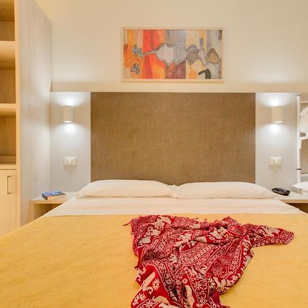 Hotel Reyt Rimini Esterno foto