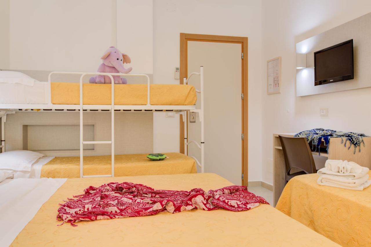 Hotel Reyt Rimini Esterno foto