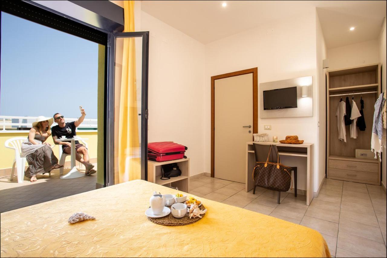 Hotel Reyt Rimini Esterno foto