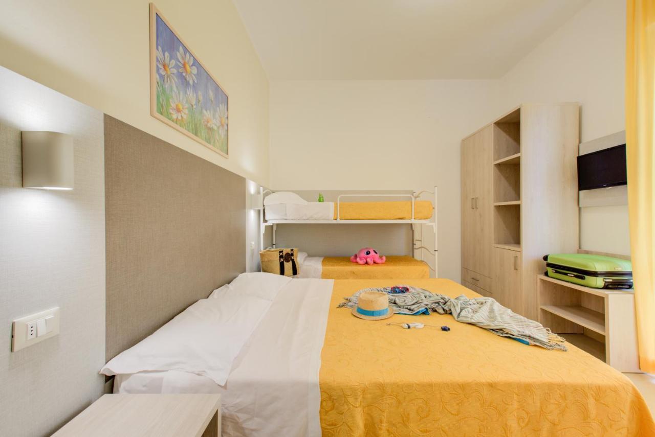 Hotel Reyt Rimini Esterno foto
