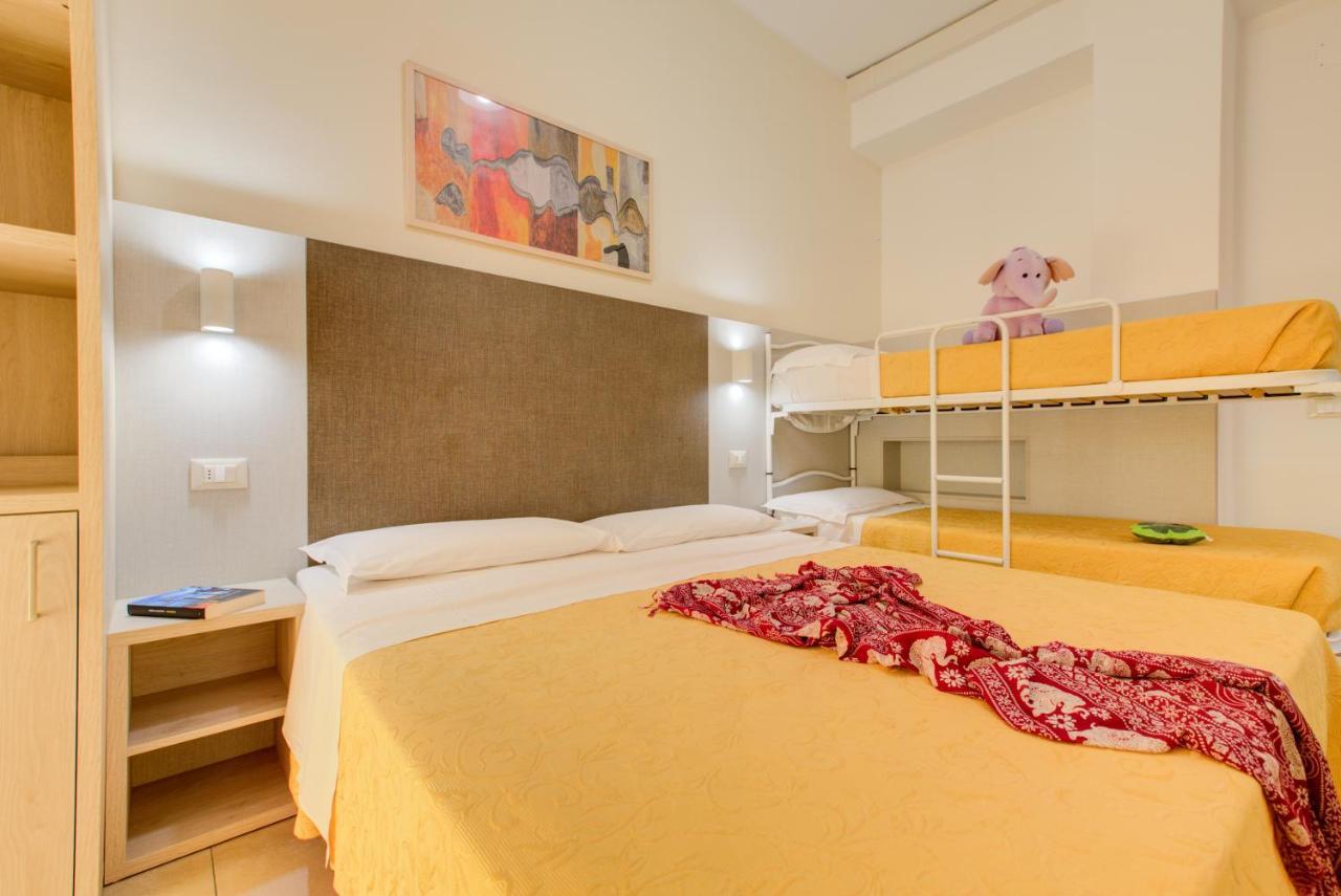 Hotel Reyt Rimini Esterno foto