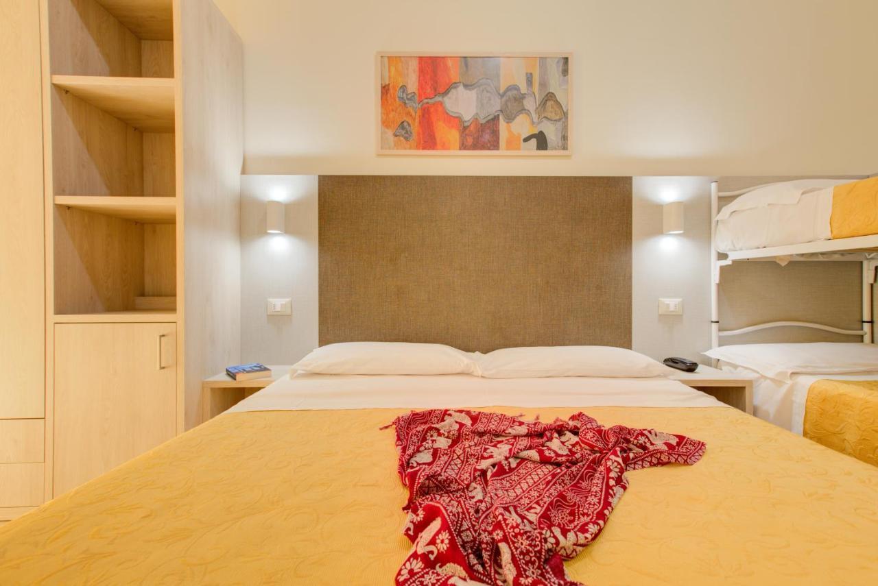 Hotel Reyt Rimini Esterno foto