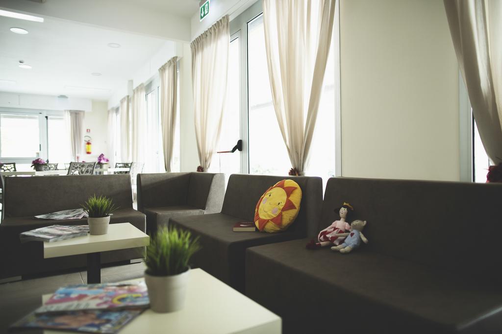 Hotel Reyt Rimini Esterno foto
