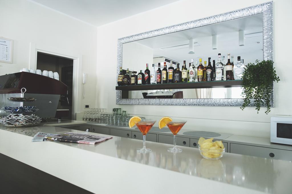Hotel Reyt Rimini Esterno foto
