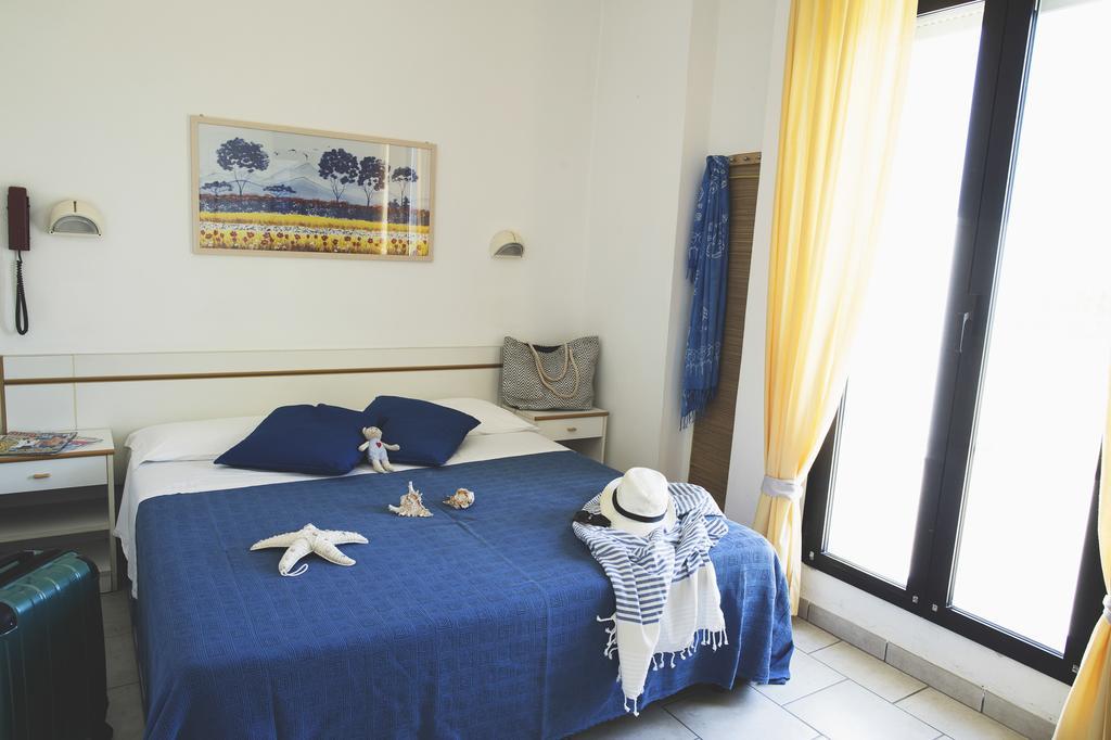 Hotel Reyt Rimini Esterno foto