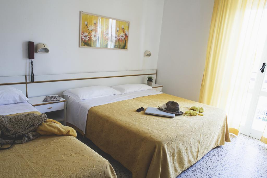 Hotel Reyt Rimini Esterno foto