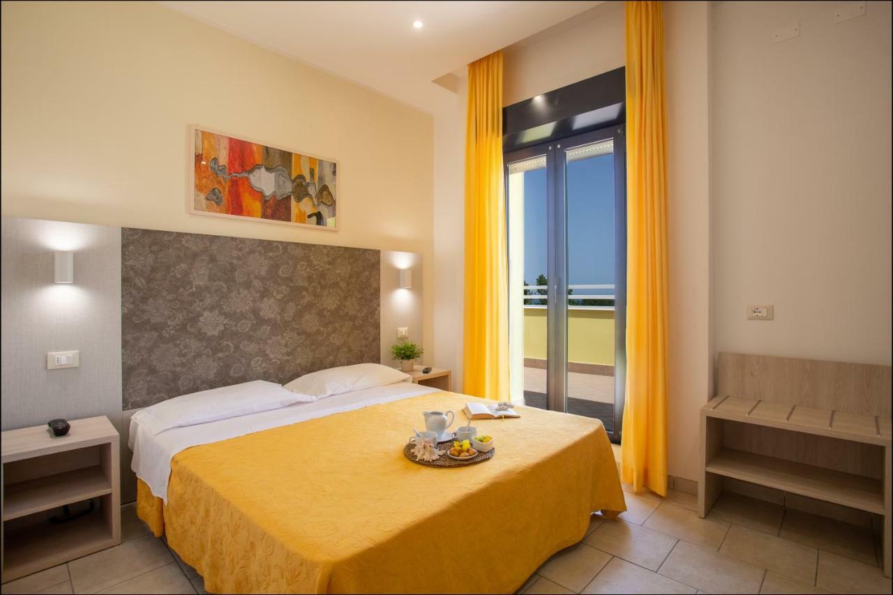 Hotel Reyt Rimini Esterno foto