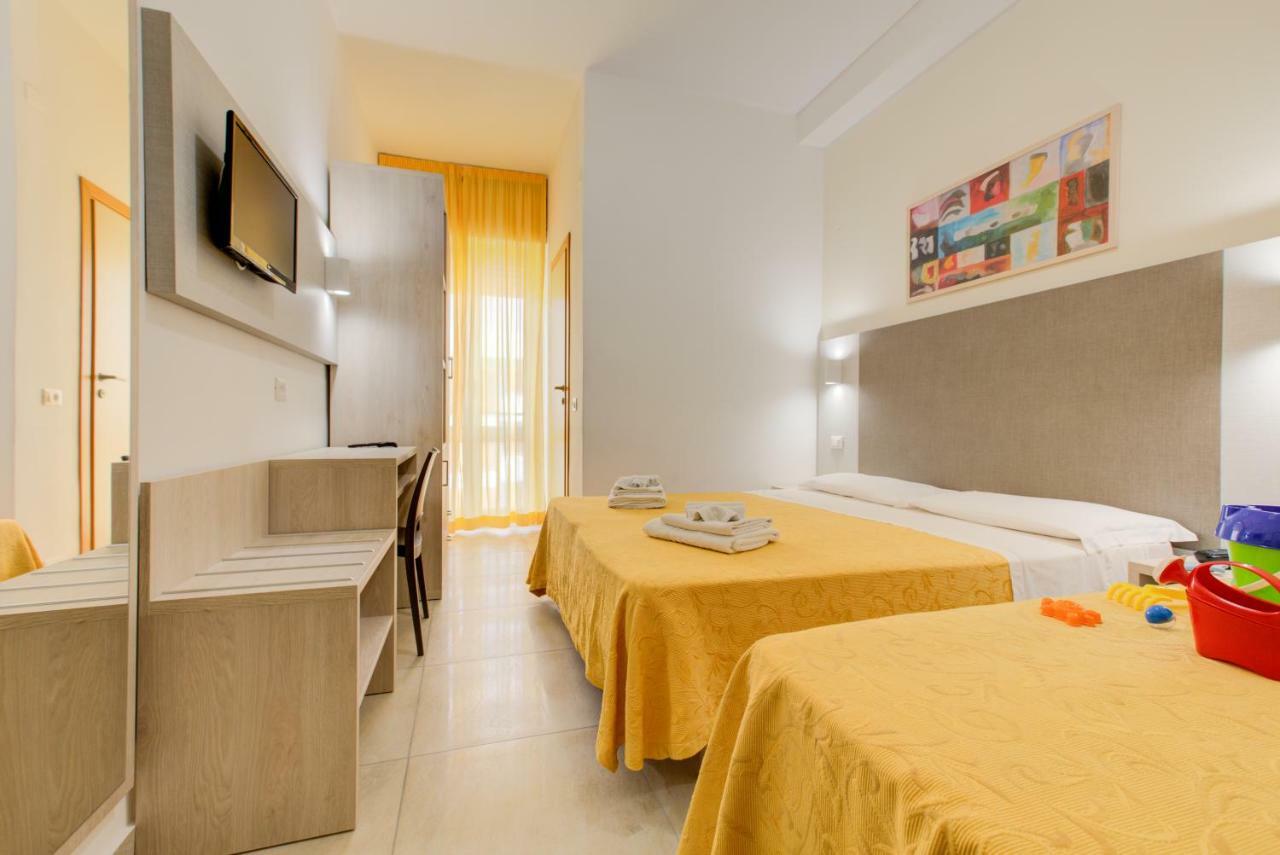 Hotel Reyt Rimini Esterno foto
