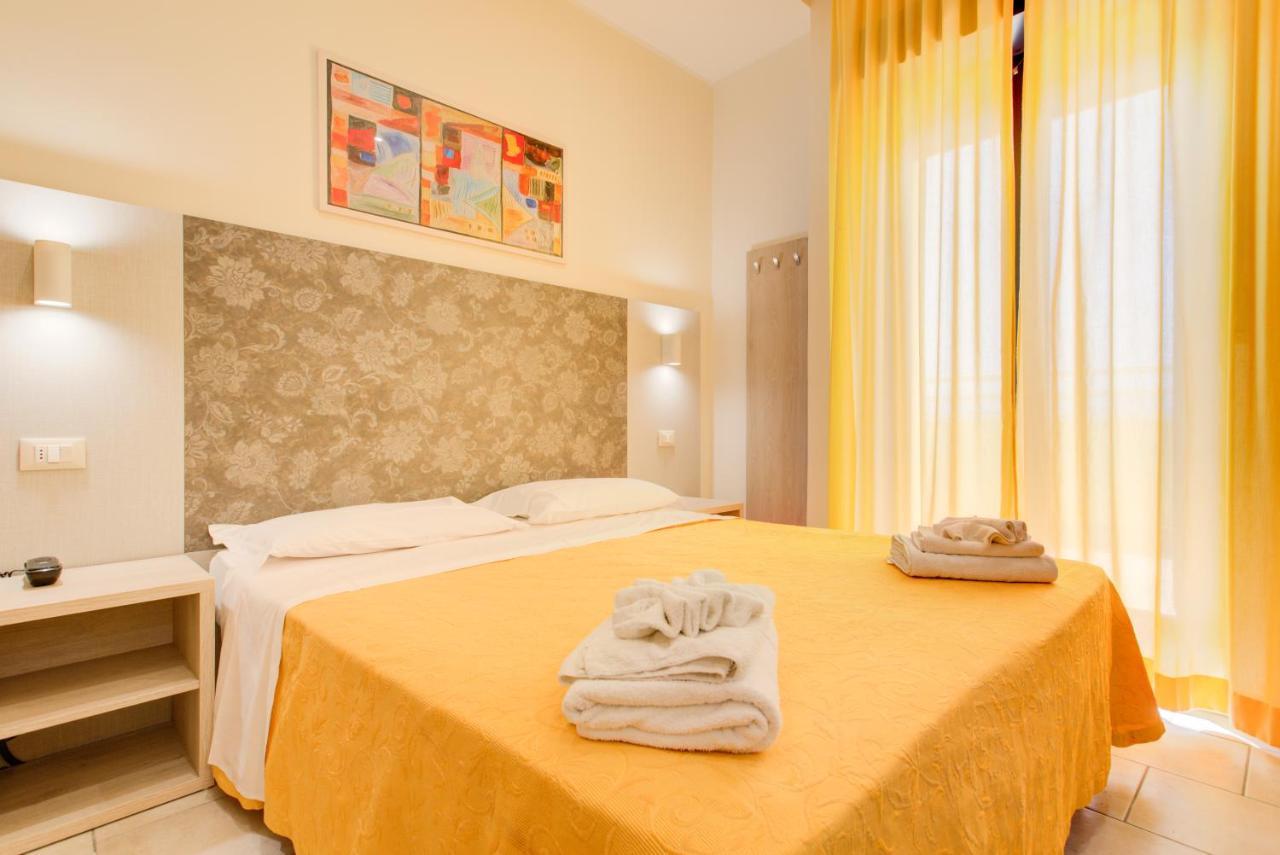 Hotel Reyt Rimini Esterno foto