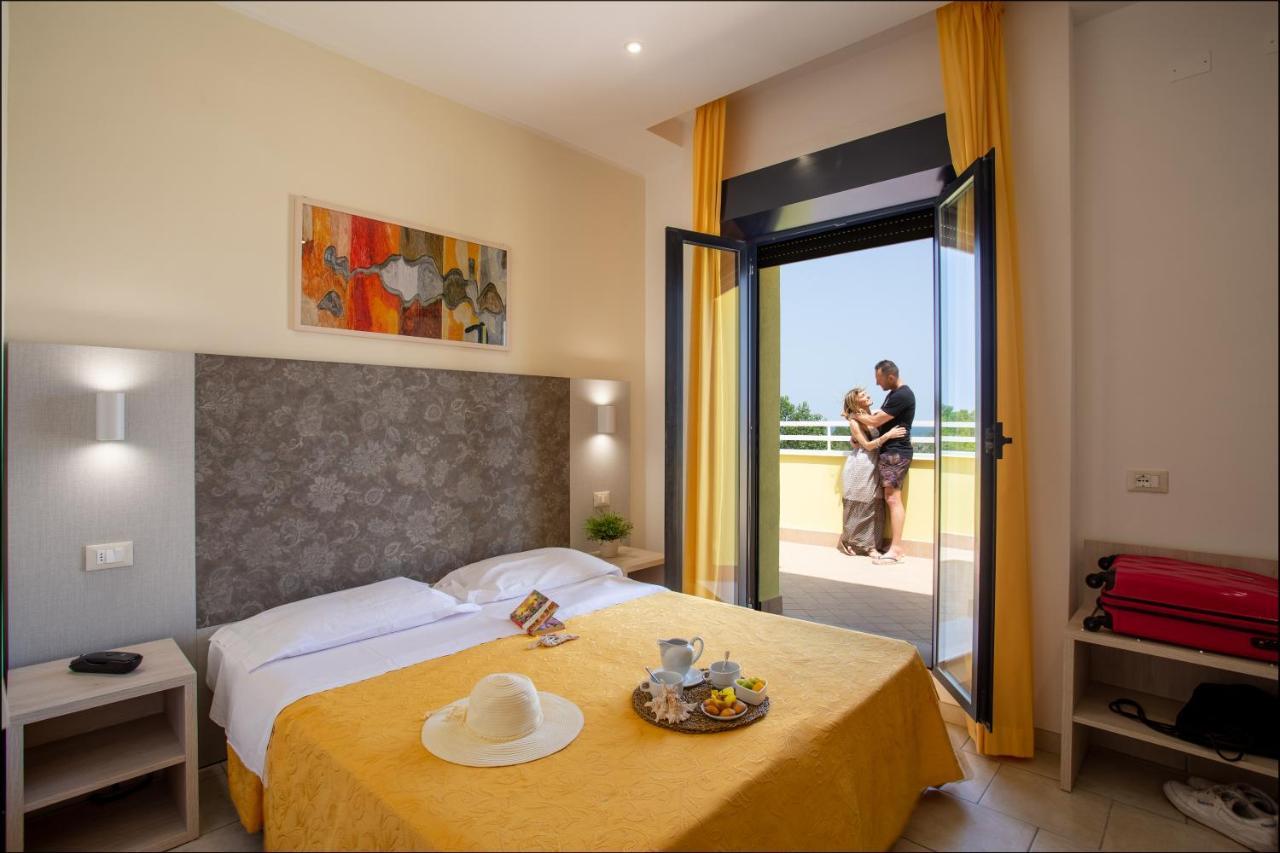 Hotel Reyt Rimini Esterno foto